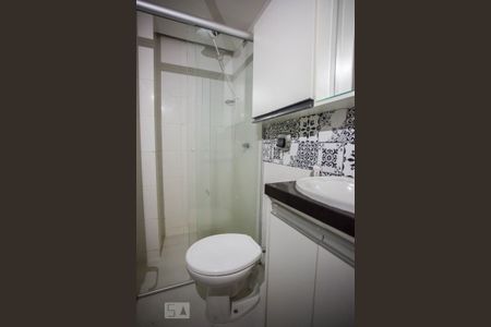 Banheiro de kitnet/studio para alugar com 1 quarto, 28m² em Asa Norte, Brasília