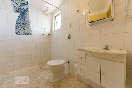 Banheiro de apartamento para alugar com 1 quarto, 34m² em Pinheiros, São Paulo