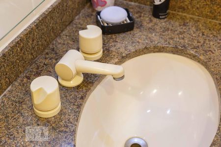 Banheiro social de apartamento à venda com 2 quartos, 90m² em Barra da Tijuca, Rio de Janeiro