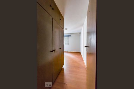 Apartamento à venda com 74m², 2 quartos e 1 vagaQuarto 2