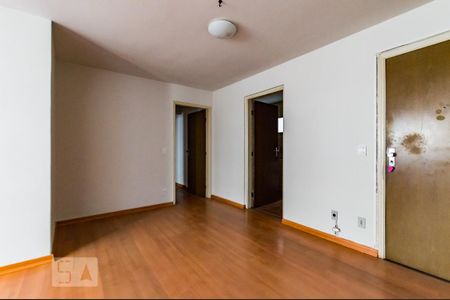Apartamento à venda com 74m², 2 quartos e 1 vagaSala