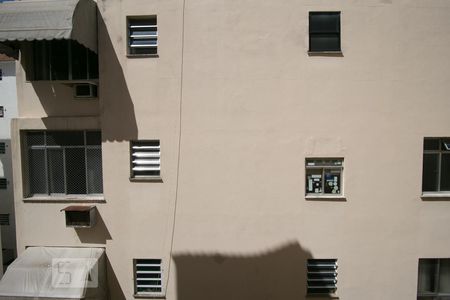 Apartamento à venda com 70m², 2 quartos e 1 vaga Apartamento à venda com 70m², 2 quartos e 1 vagaVista quarto de serviço