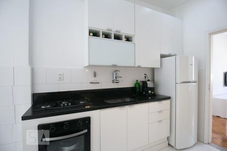 Apartamento à venda com 70m², 2 quartos e 1 vaga Apartamento à venda com 70m², 2 quartos e 1 vagaFogão/Armários/Geladeira