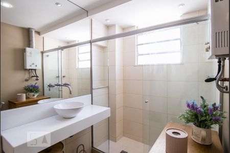 Banheiro social/Box blindex de apartamento à venda com 2 quartos, 70m² em Tijuca, Rio de Janeiro