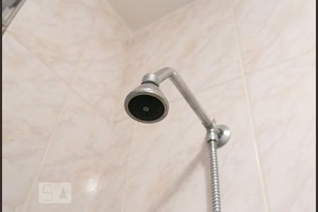 Chuveiro de apartamento para alugar com 2 quartos, 56m² em Grajaú, Rio de Janeiro