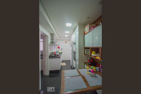 Cozinha de apartamento à venda com 3 quartos, 135m² em Santo Amaro, São Paulo