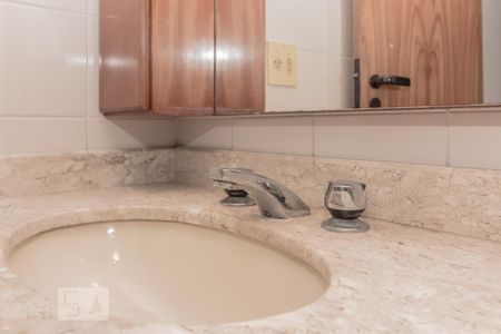 Apartamento à venda com 80m², 2 quartos e 2 vagas Apartamento à venda com 80m², 2 quartos e 2 vagasSuíte