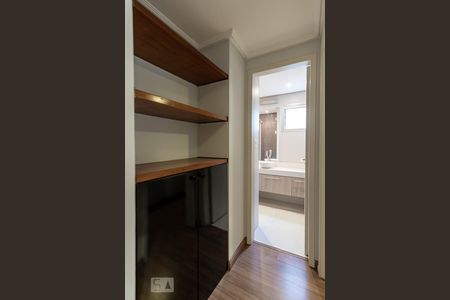 Corredor para quarto de apartamento para alugar com 1 quarto, 45m² em Itaim Bibi, São Paulo