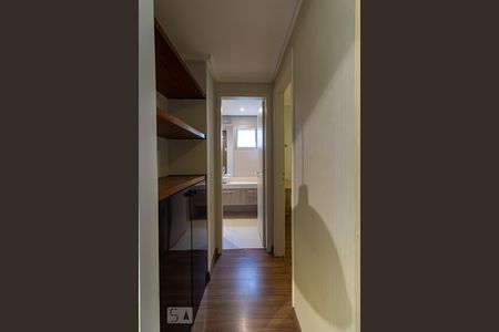 Corredor para quarto de apartamento para alugar com 1 quarto, 45m² em Itaim Bibi, São Paulo