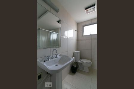 Banheiro  de apartamento à venda com 2 quartos, 57m² em Vila Monumento, São Paulo