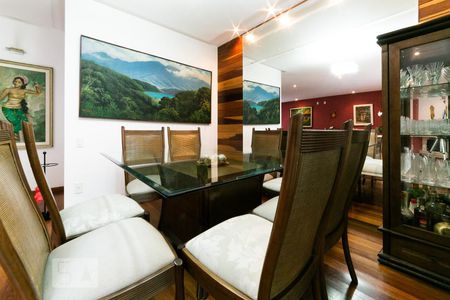 Sala de casa de condomínio à venda com 4 quartos, 300m² em Santo Amaro, São Paulo