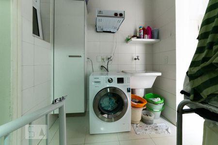 Casa de condomínio à venda com 300m², 4 quartos e 2 vagasÁrea de Serviço