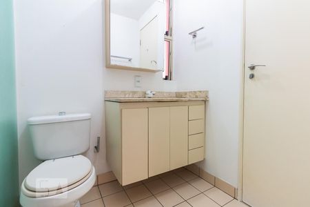 Banheiro de apartamento para alugar com 2 quartos, 63m² em Vila Sofia, São Paulo