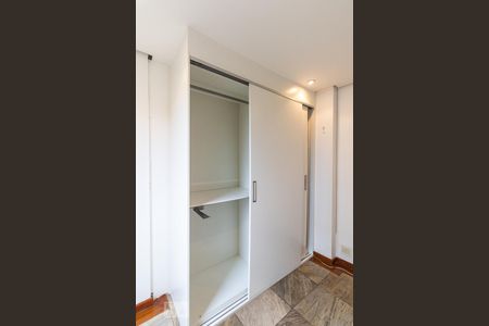 Quarto  de apartamento para alugar com 2 quartos, 63m² em Vila Sofia, São Paulo