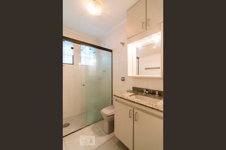Banheiro de apartamento à venda com 3 quartos, 70m² em Campestre, Santo André