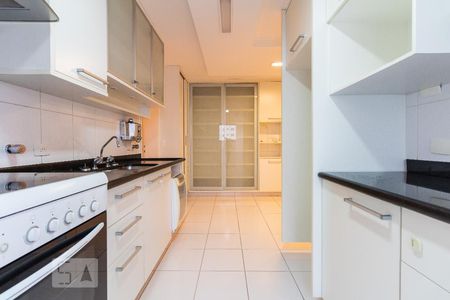 Apartamento para alugar com 210m², 4 quartos e 3 vagas Apartamento para alugar com 210m², 4 quartos e 3 vagasCozinha