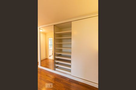 Apartamento para alugar com 210m², 4 quartos e 3 vagas Apartamento para alugar com 210m², 4 quartos e 3 vagasSuíte 2