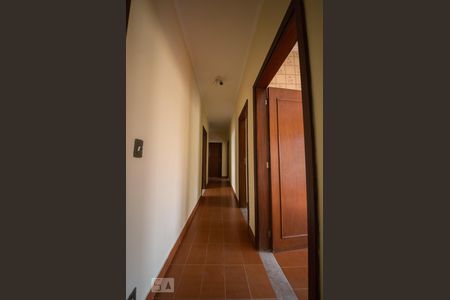 Corredor de casa para alugar com 3 quartos, 195m² em Jardim Guarani, Campinas