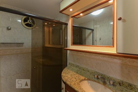 Banheiro de apartamento para alugar com 3 quartos, 70m² em Estácio, Rio de Janeiro