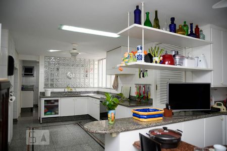 Apartamento à venda com 300m², 4 quartos e 2 vagasCozinha