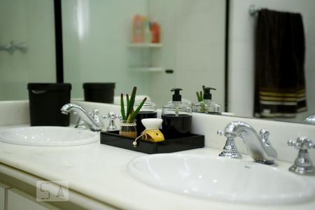 Apartamento à venda com 300m², 4 quartos e 2 vagasDetalhe Pia Banheiro