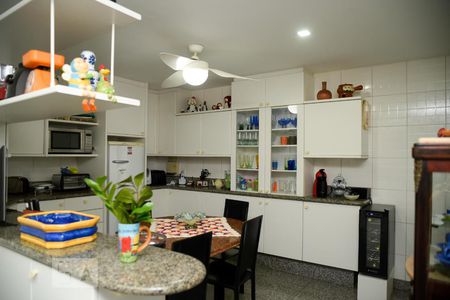 Apartamento à venda com 300m², 4 quartos e 2 vagasCozinha