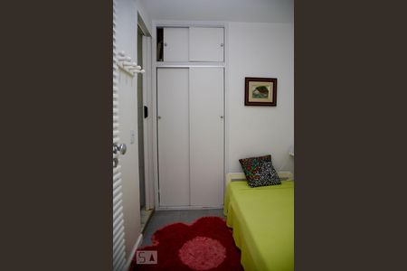 Apartamento à venda com 300m², 4 quartos e 2 vagasDependência de Serviço