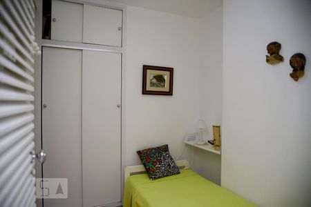 Apartamento à venda com 300m², 4 quartos e 2 vagasDependência de Serviço