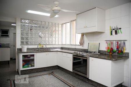 Apartamento à venda com 300m², 4 quartos e 2 vagasCozinha
