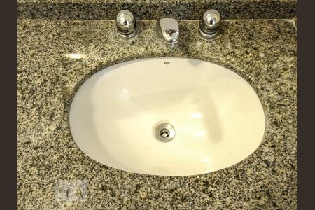 Pia do banheiro de apartamento para alugar com 3 quartos, 60m² em Vila Andrade, São Paulo