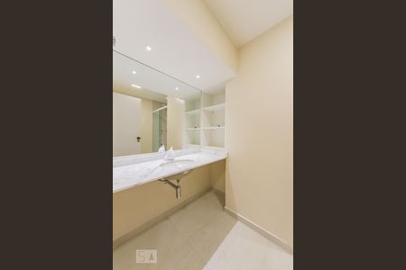 Banheiro social de apartamento à venda com 3 quartos, 115m² em Jardim Paulista, São Paulo