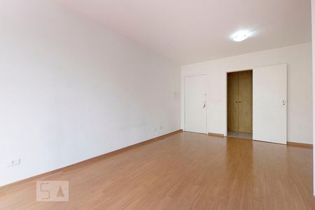 Sala de apartamento à venda com 2 quartos, 70m² em Vila Madalena, São Paulo