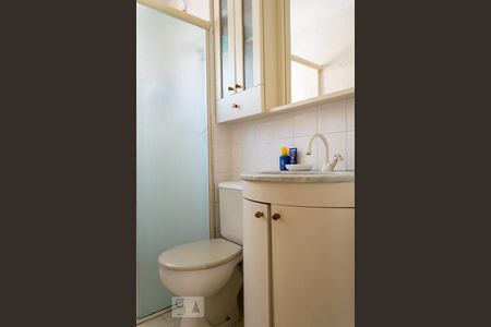 Banheiro de apartamento para alugar com 2 quartos, 70m² em Aclimação, São Paulo