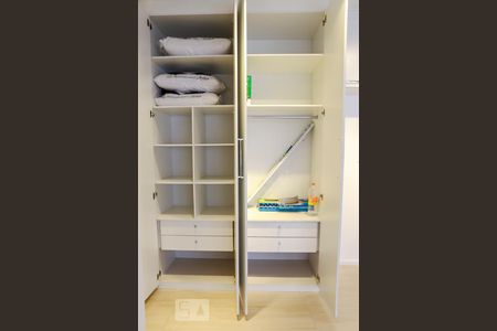 Sala e quarto de apartamento para alugar com 1 quarto, 41m² em Consolação, São Paulo