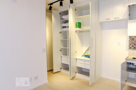 Sala e quarto de apartamento para alugar com 1 quarto, 41m² em Consolação, São Paulo