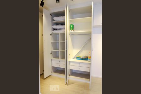 Sala e quarto de apartamento para alugar com 1 quarto, 41m² em Consolação, São Paulo