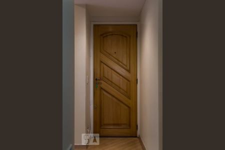 Corredor de entrada de apartamento para alugar com 3 quartos, 68m² em Vila Andrade, São Paulo