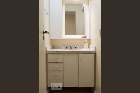 Apartamento para alugar com 68m², 2 quartos e 2 vagas Apartamento para alugar com 68m², 2 quartos e 2 vagasBanheiro