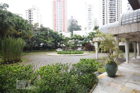 Apartamento à venda com 250m², 4 quartos e 4 vagas Apartamento à venda com 250m², 4 quartos e 4 vagasEntrada