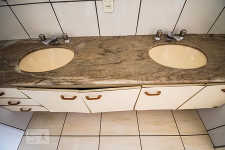 Apartamento à venda com 173m², 4 quartos e 2 vagasBanheiro da Suíte