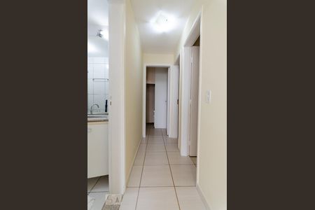 Corredor de apartamento à venda com 3 quartos, 70m² em Vila Nova, Campinas