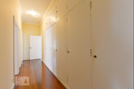 Corredor de casa à venda com 3 quartos, 350m² em Vila Madalena, São Paulo