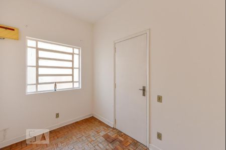 Casa à venda com 350m², 3 quartos e 8 vagasQuarto Serviço 1