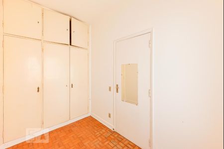 Casa à venda com 350m², 3 quartos e 8 vagasQuarto Serviço 2