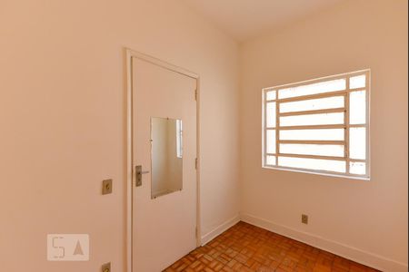 Casa à venda com 350m², 3 quartos e 8 vagasQuarto Serviço 2