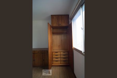 Apartamento à venda com 180m², 4 quartos e 2 vagas
Quarto 2