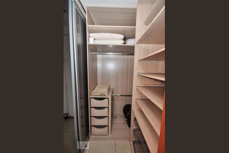Apartamento para alugar com 70m², 2 quartos e 2 vagasSuíte - Closet