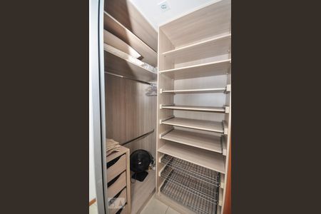Apartamento para alugar com 70m², 2 quartos e 2 vagasSuíte - Closet