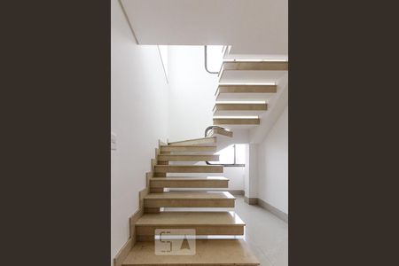 Apartamento à venda com 600m², 4 quartos e 3 vagasescada acesso 2 andar