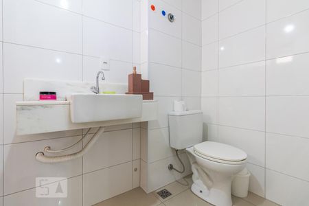 Banheiro de apartamento para alugar com 1 quarto, 48m² em Santo Amaro, São Paulo